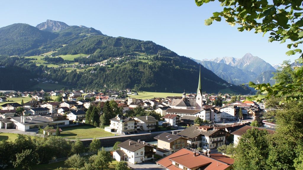 Holidays in Zell am Ziller skiing, walking, relaxing in the Zillertal Valley